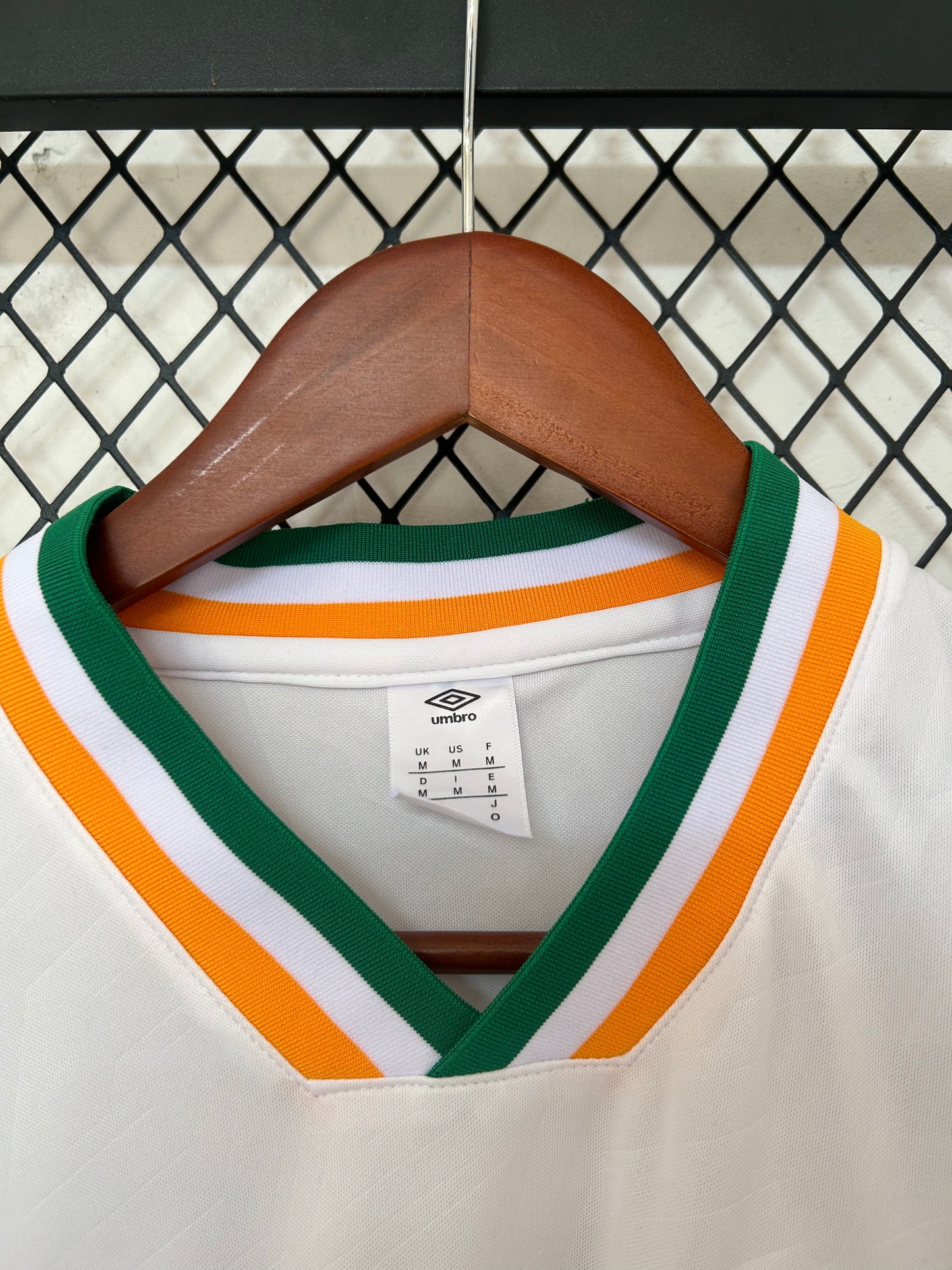Camiseta Irlanda Retro 1990 – Blanca Clásica