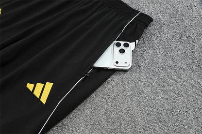 Chándal Real Madrid x Marvel Temporada 2025/2026 – Edición Especial Blanco y Negro