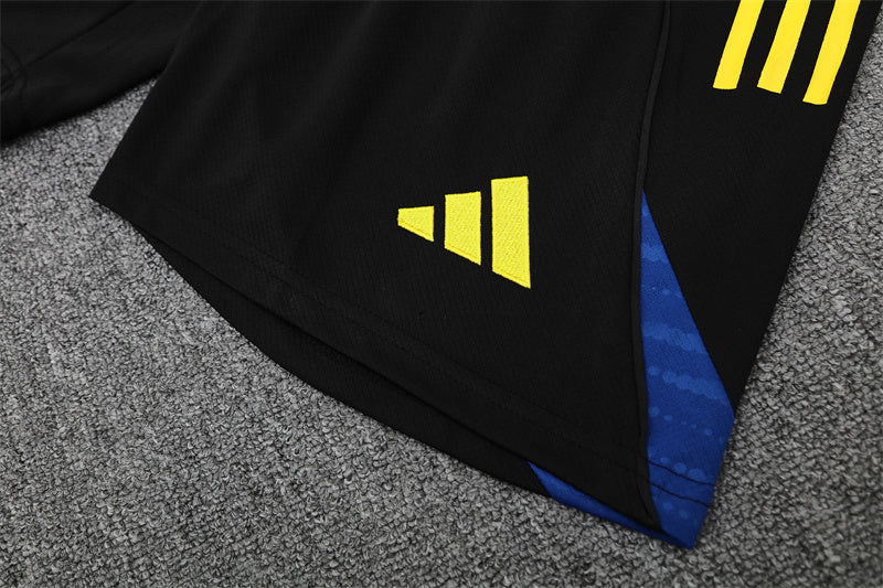 Set Oficial Manchester United Cuarta Equipación 25/26 – Potencia y Precisión en Negro