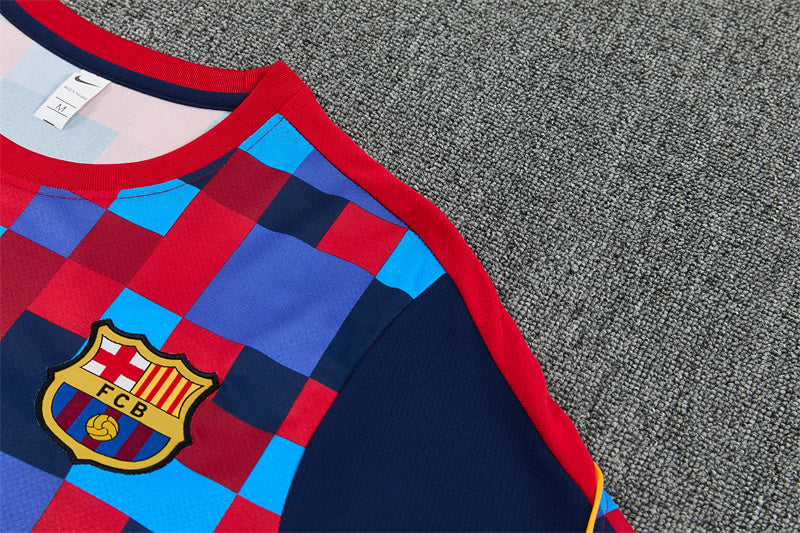 Conjunto FC Barcelona Entrenamiento – Camiseta Cuadros Roja y Azul + Pantalón Corto