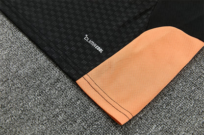Conjunto Arsenal Entrenamiento Negro y Naranja 26/27