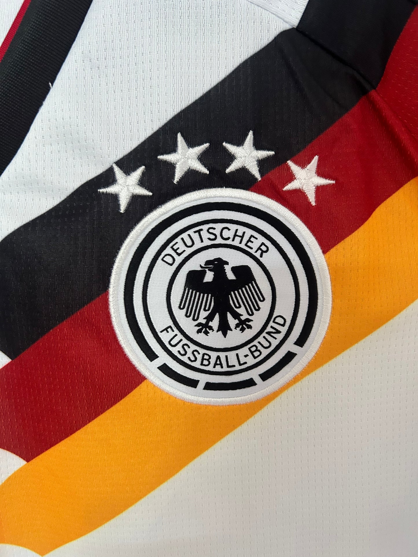 Camiseta Alemania 2025/2026 Local – Blanca Diseño Chevron Premium