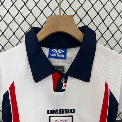 Conjunto Inglaterra Kids Umbro – Home Clásico