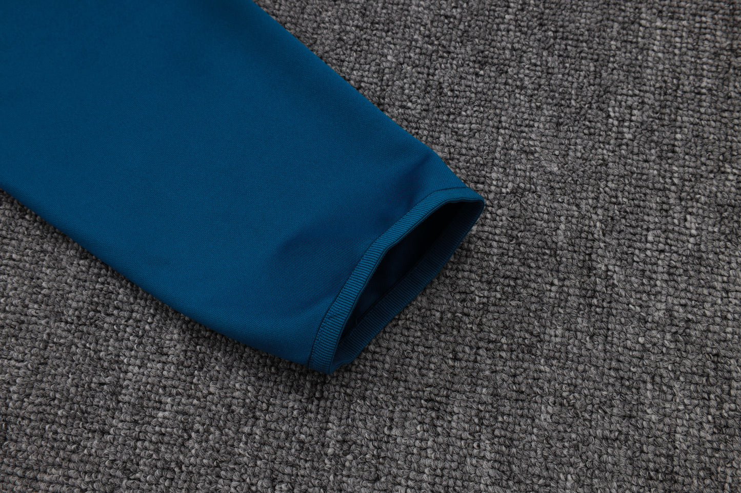 Chándal Juventus FC 2025/2026 – Azul Marino con Detalles Amarillos