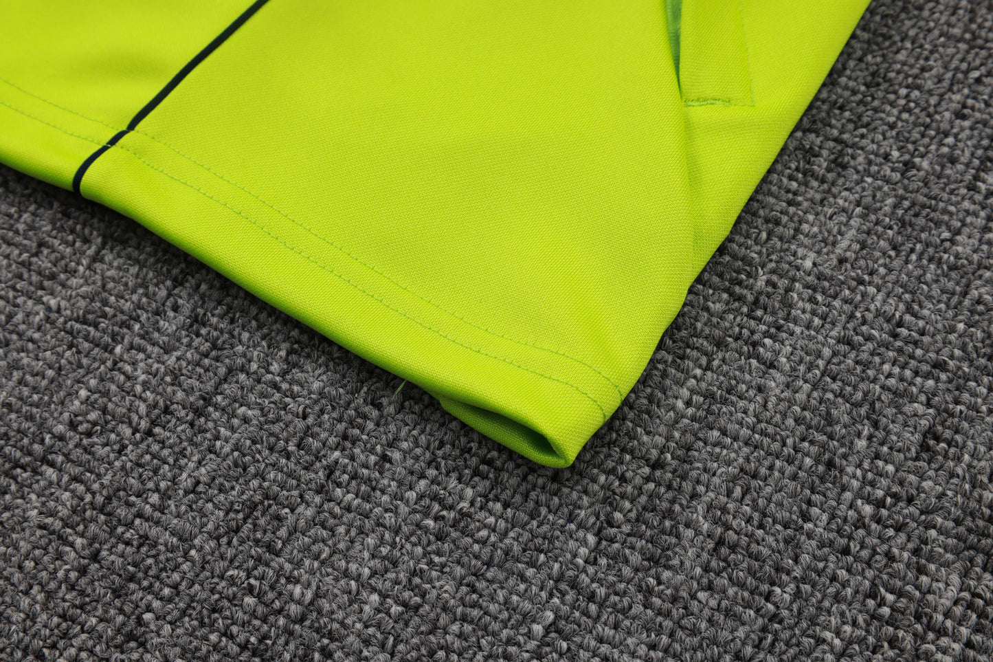 Chándal Real Madrid 2025/2026 – Verde Lima con Azul Marino