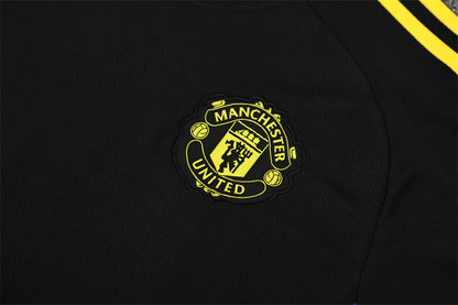 Set Oficial Manchester United Cuarta Equipación 25/26 – Potencia y Precisión en Negro
