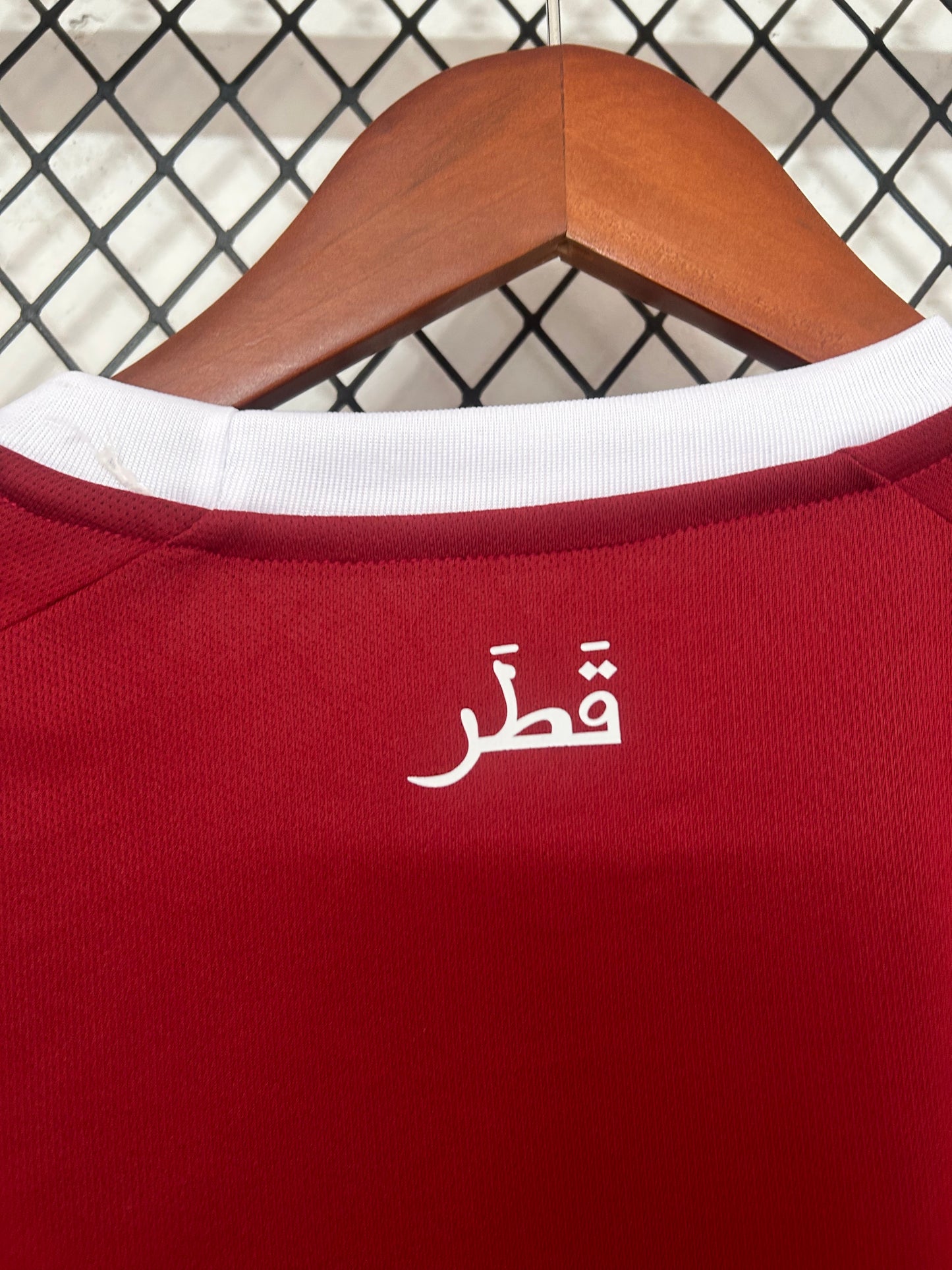 Camiseta Qatar 2025/2026 Local – Granate Oficial