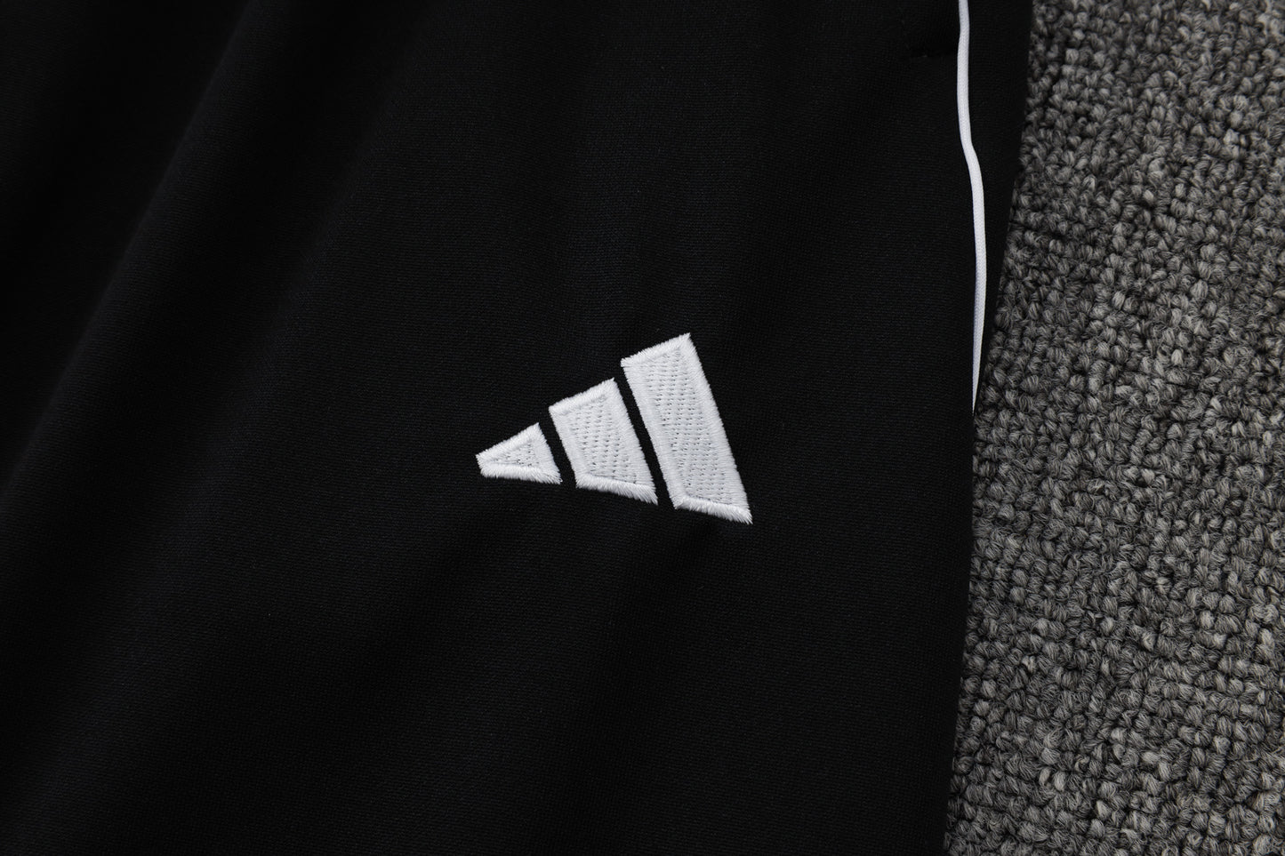 Chándal Real Madrid Blanco y Negro 2025/2026