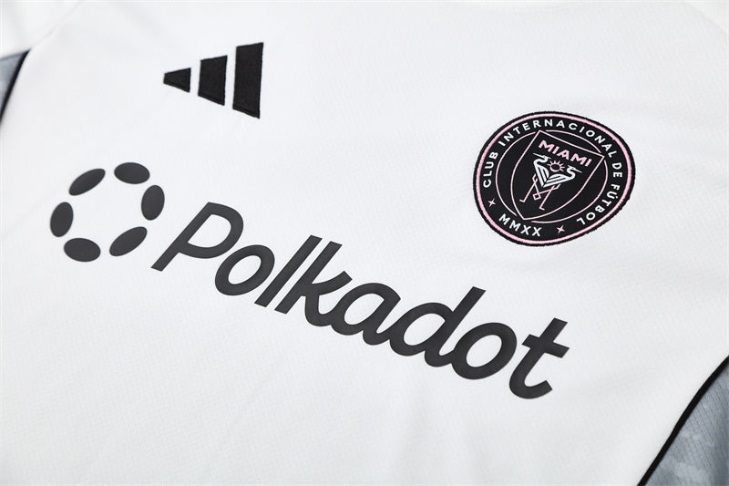 Set Oficial Inter Miami Visitante 25/26 – Elegancia Minimalista en Blanco y Negro