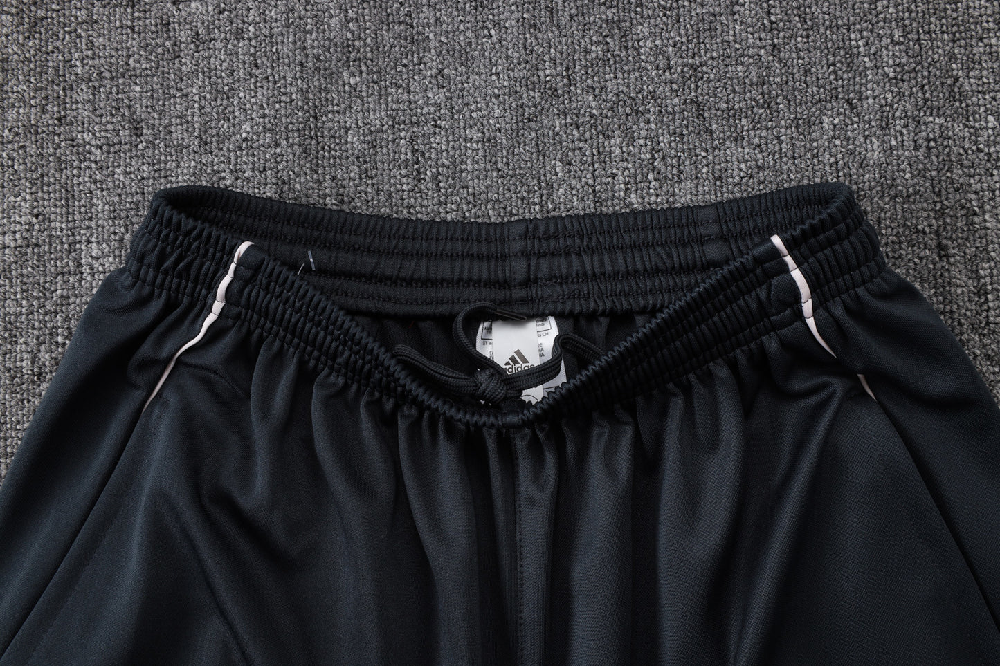 Chándal Real Madrid 2025/2026 – Elegancia Merengue