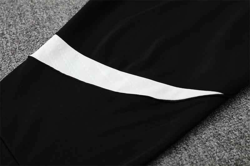 LIVERPOOL FC – KIT DE ENTRENAMIENTO 2025/26