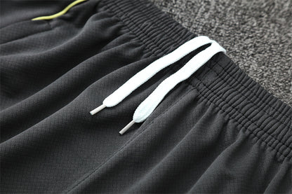 Set Oficial Real Madrid Alternativo 25/26 – Estilo Sobrio con Toque Neón