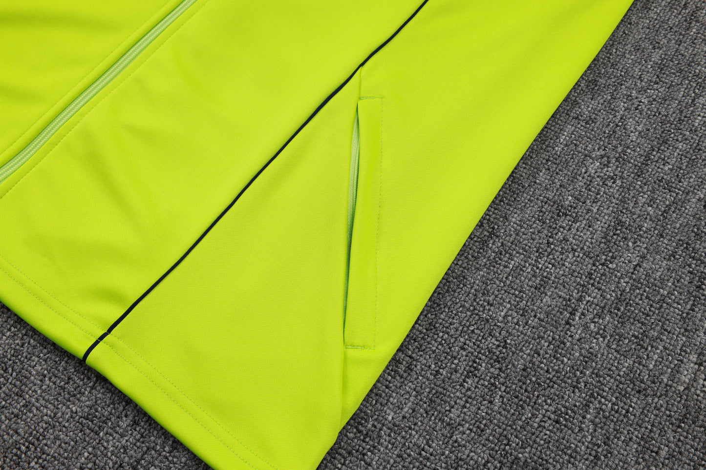 Chándal Real Madrid 2025/2026 – Verde Lima con Azul Marino