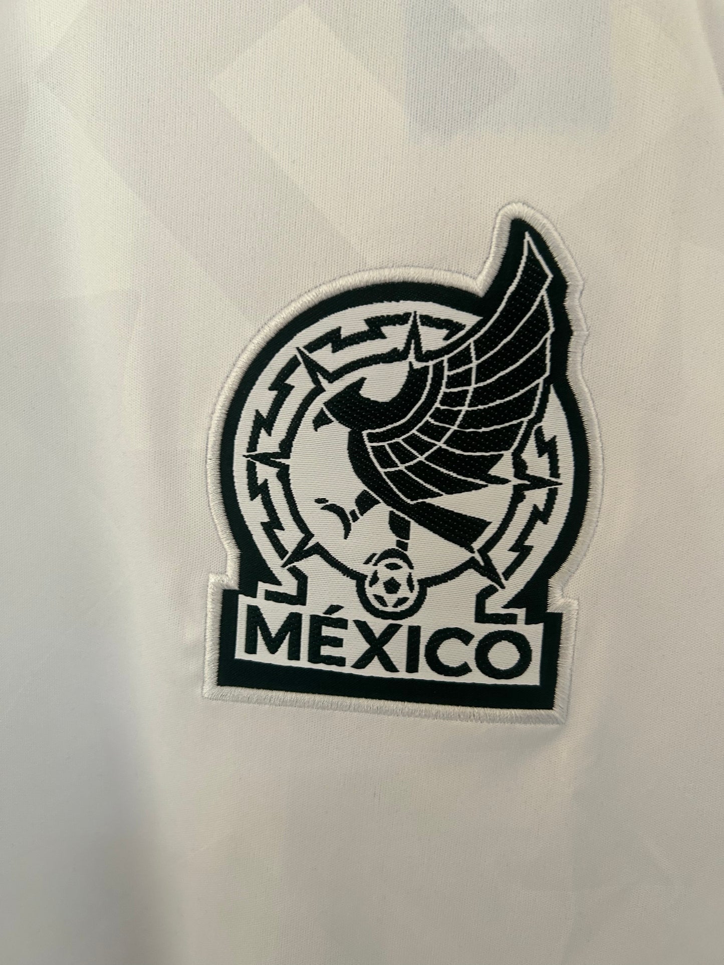 Camiseta México 2025/2026 Visitante – Blanca Detalles Verde y Rojo