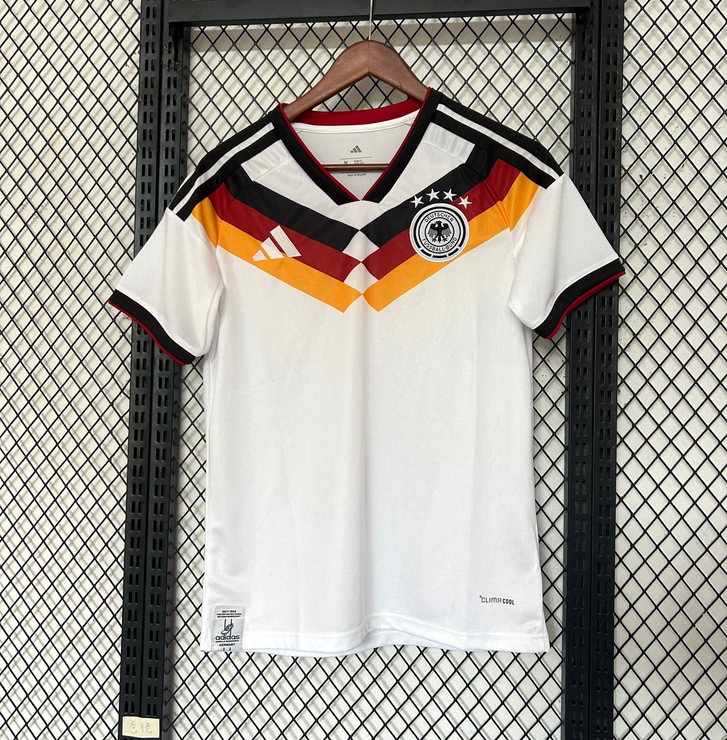 Camiseta Alemania 2025/2026 Local – Blanca Diseño Chevron Premium
