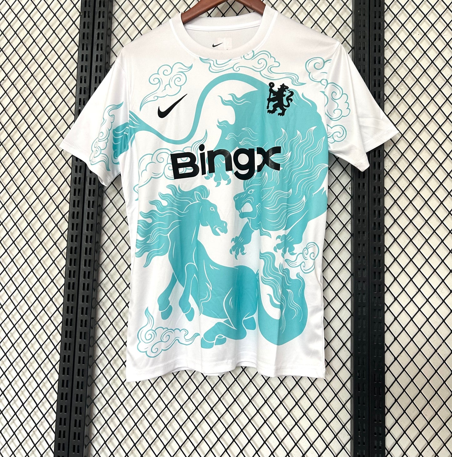 Camiseta Chelsea FC 2026/2027 Edición Especial – Blanca con Diseño Artístico Oficial Nike