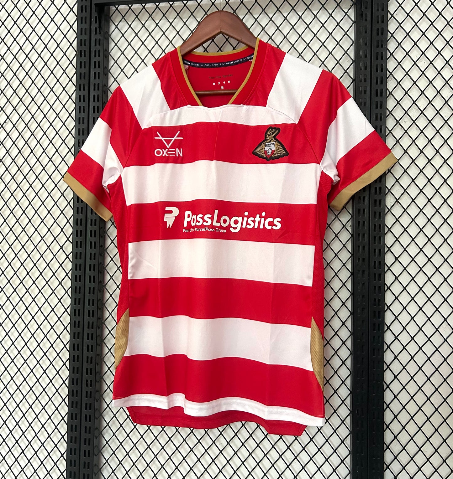 Camiseta Doncaster Rovers Local Roja y Blanca 26/27 – Oxen