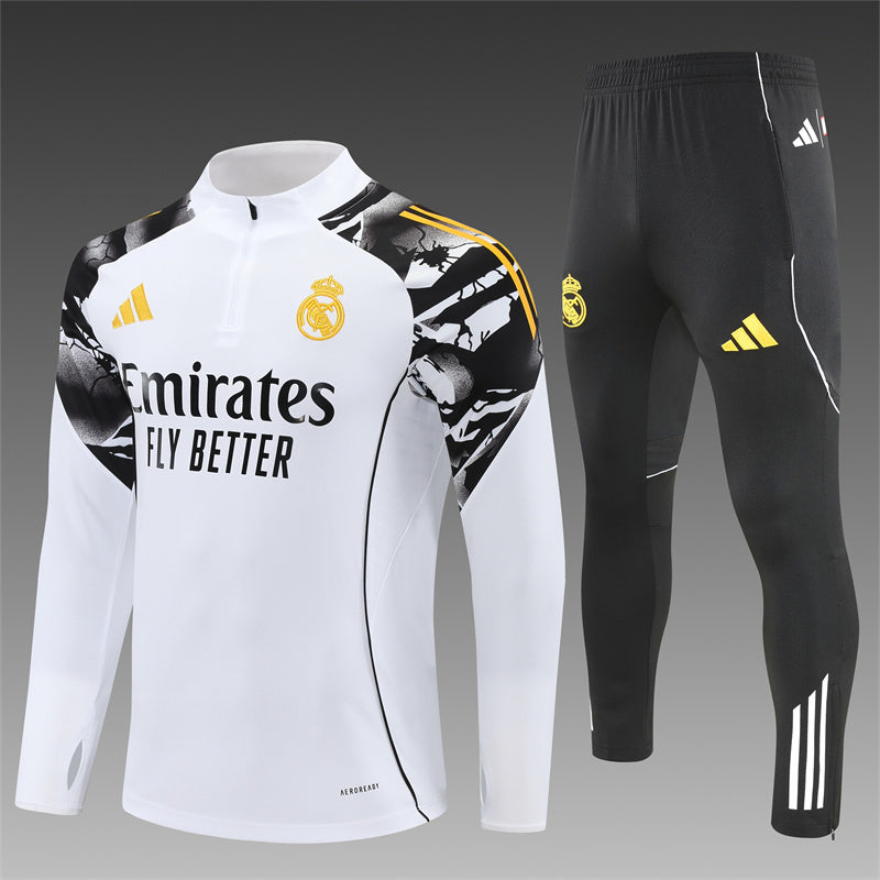 Chándal Real Madrid x Marvel Temporada 2025/2026 – Edición Especial Blanco y Negro