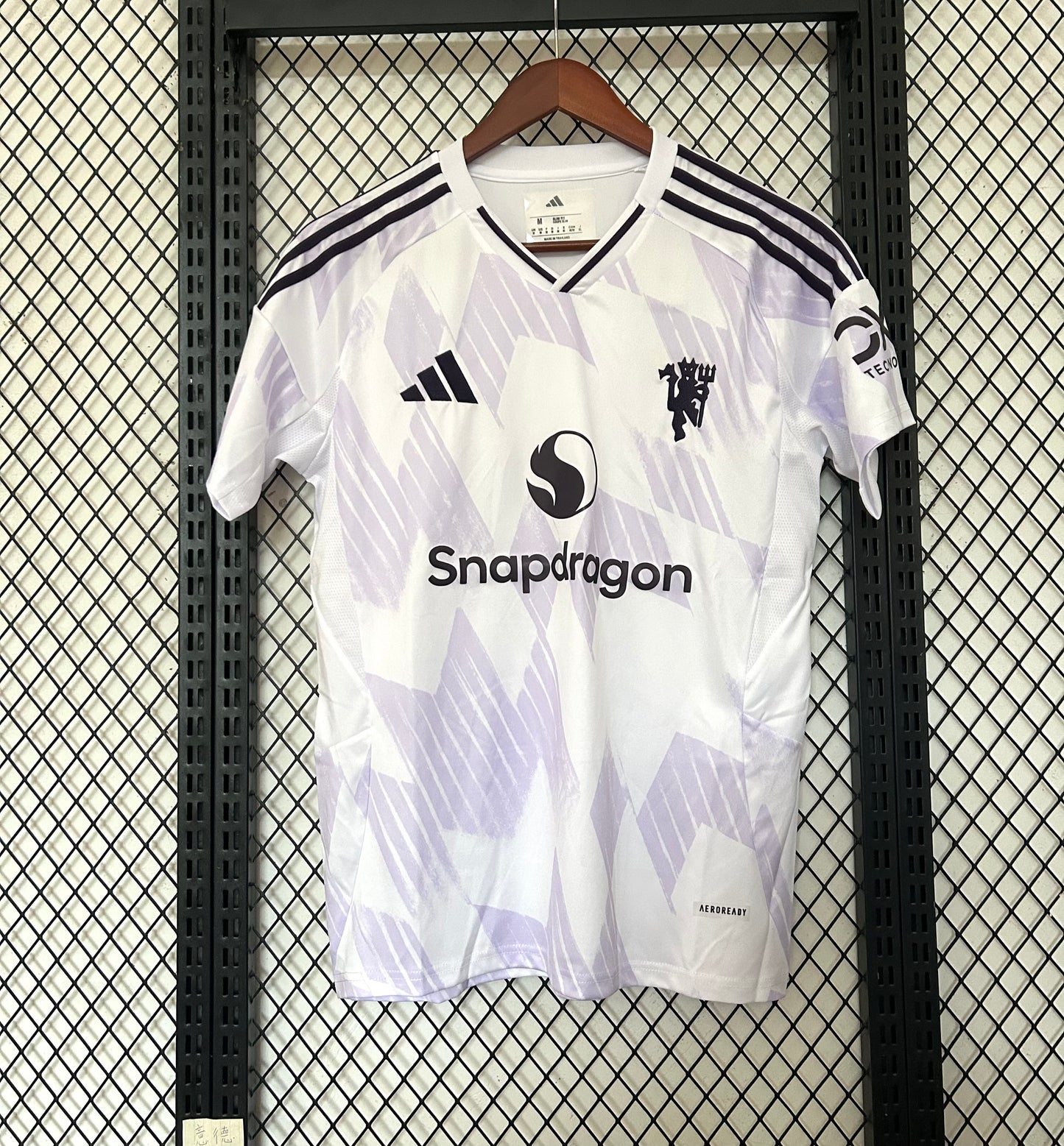 MANCHESTER UNITED 2025 – CAMISETA ALTERNATIVA