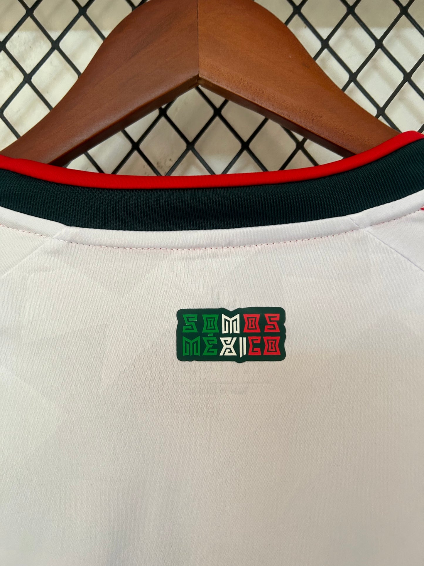 Camiseta México 2025/2026 Visitante – Blanca Detalles Verde y Rojo