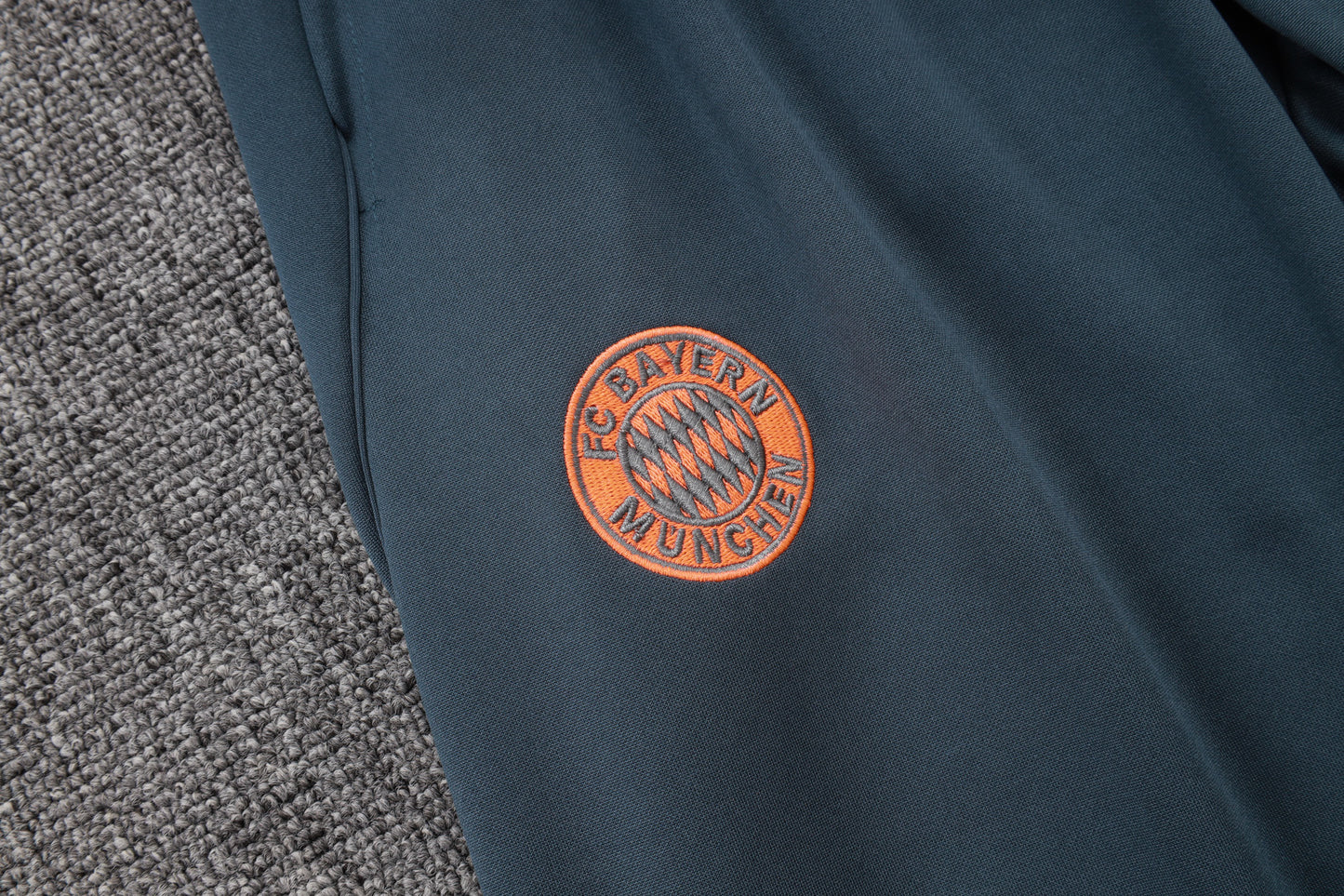 Chándal Bayern Múnich 2025/2026 – Edición Oscura Rojo Coral