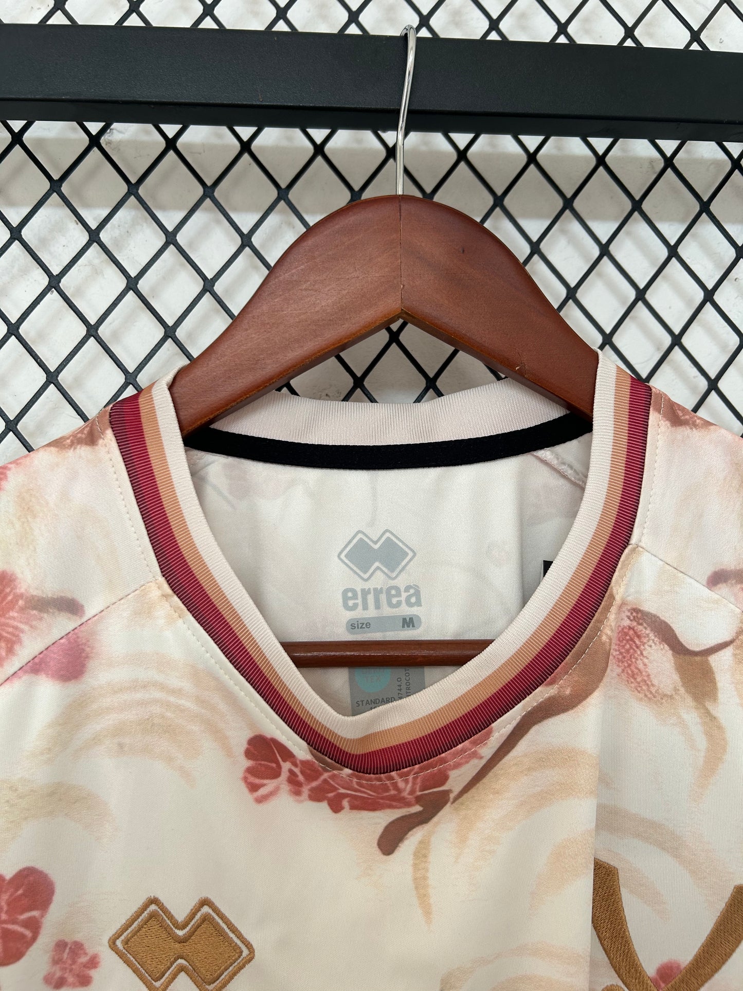 Camiseta Especial Diseño Floral y Caballo – Edición Premium