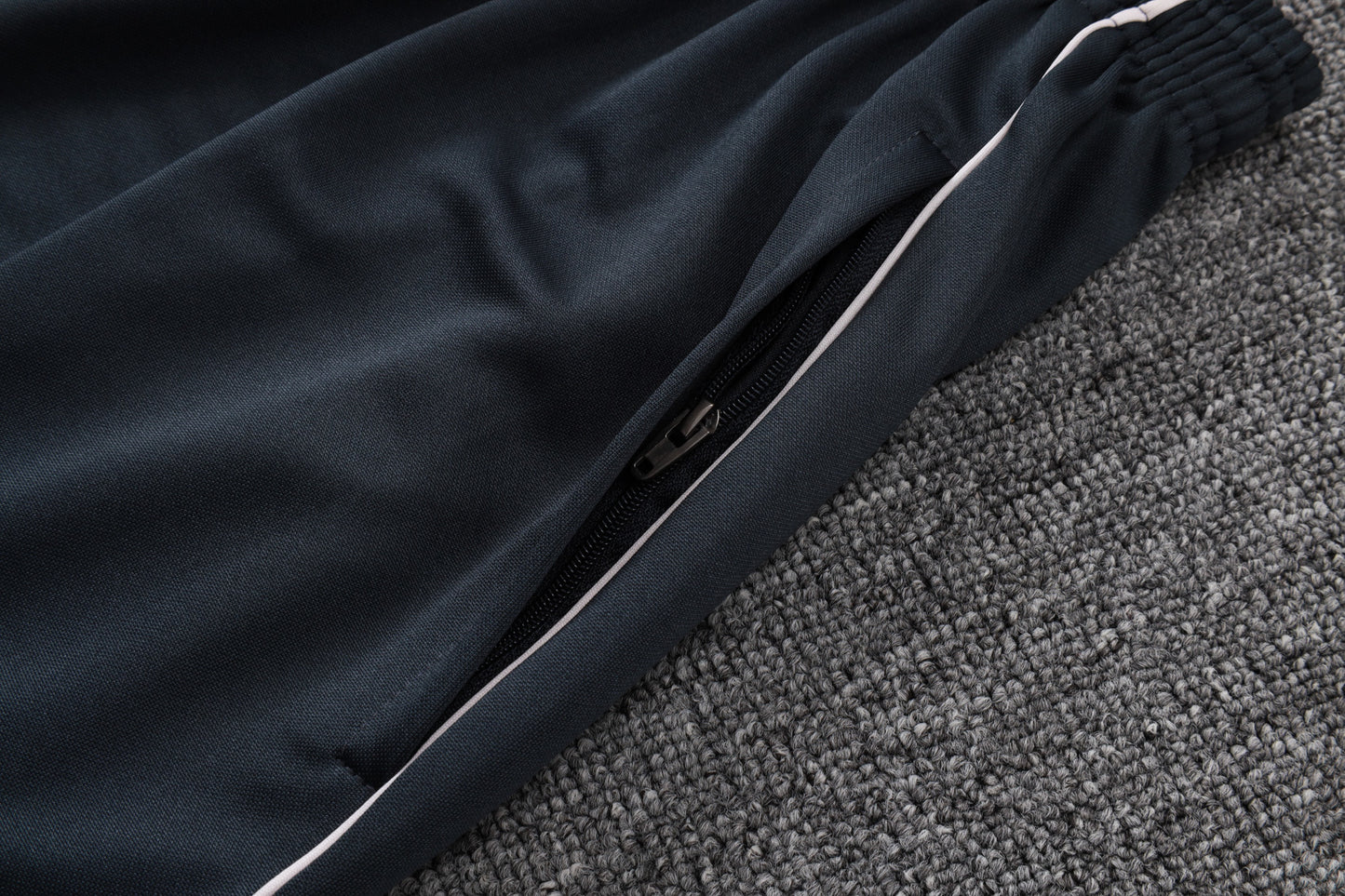 Chándal Real Madrid 2025/2026 – Elegancia Merengue