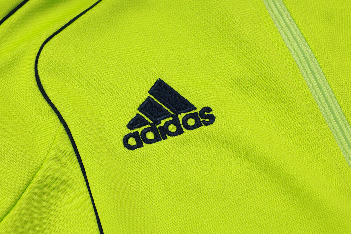 Chándal Real Madrid 2025/2026 – Verde Lima con Azul Marino