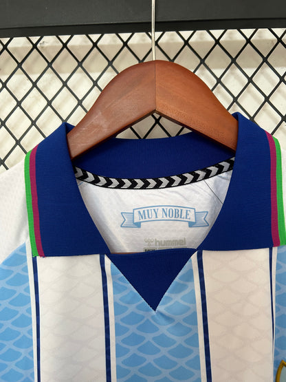 Camiseta Málaga CF Local 26/27 – Blanca y Celeste