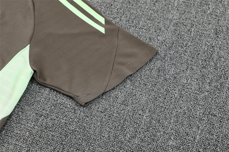 REAL MADRID – CONJUNTO DE ENTRENAMIENTO MARRÓN 2025/26