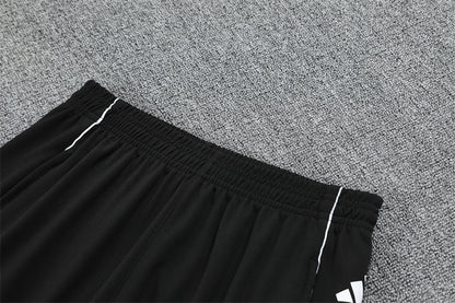 Chándal Real Madrid x Marvel Temporada 2025/2026 – Edición Especial Blanco y Negro