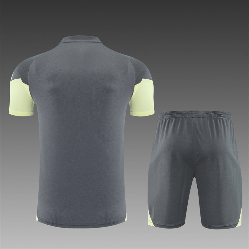 Set Oficial Real Madrid Alternativo 25/26 – Estilo Sobrio con Toque Neón