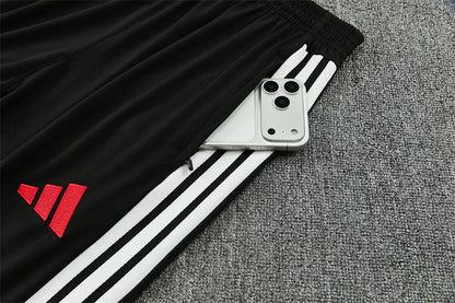 Chándal Liverpool Blanco y Negro 2026/27 – Adidas – Conjunto de Entrenamiento