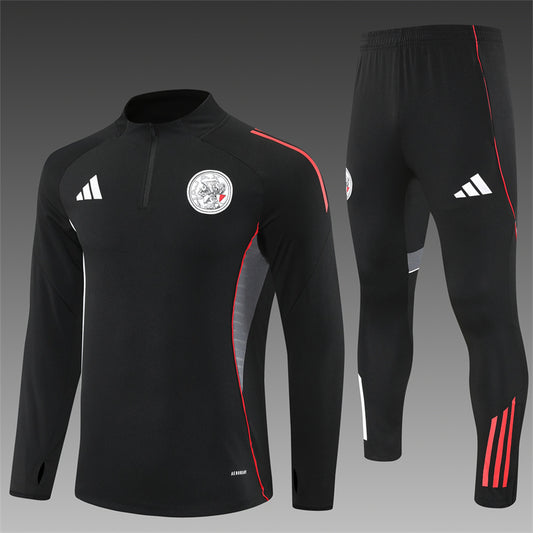 AJAX – KIT DE ENTRENAMIENTO 2025/26