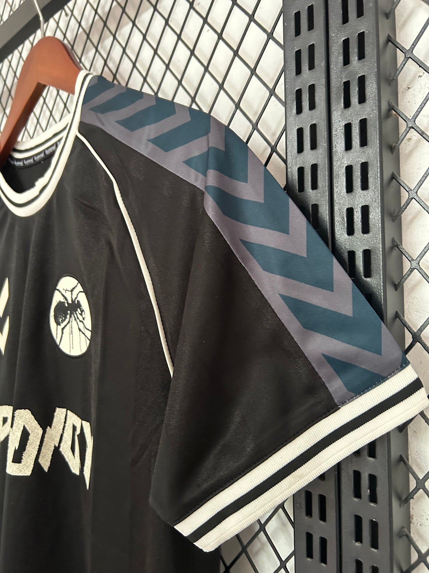 Camiseta Especial The Prodigy x Hummel 2026-27
