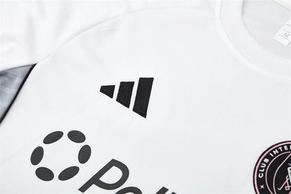 Set Oficial Inter Miami Visitante 25/26 – Elegancia Minimalista en Blanco y Negro
