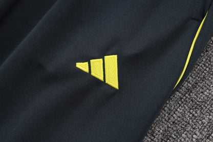 Chándal Real Madrid 2025/2026 – Negro con Detalles Amarillos