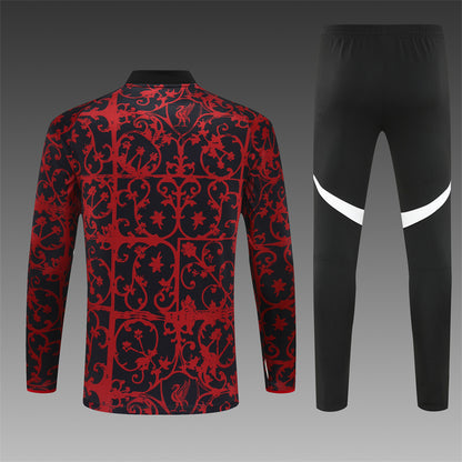 Chándal de entrenamiento del Liverpool 2025/26 – Edición “Baroque Red”.