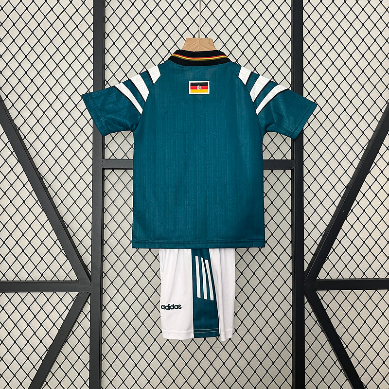 Conjunto Infantil Alemania Retro 1990s – Verde Visitante Adidas