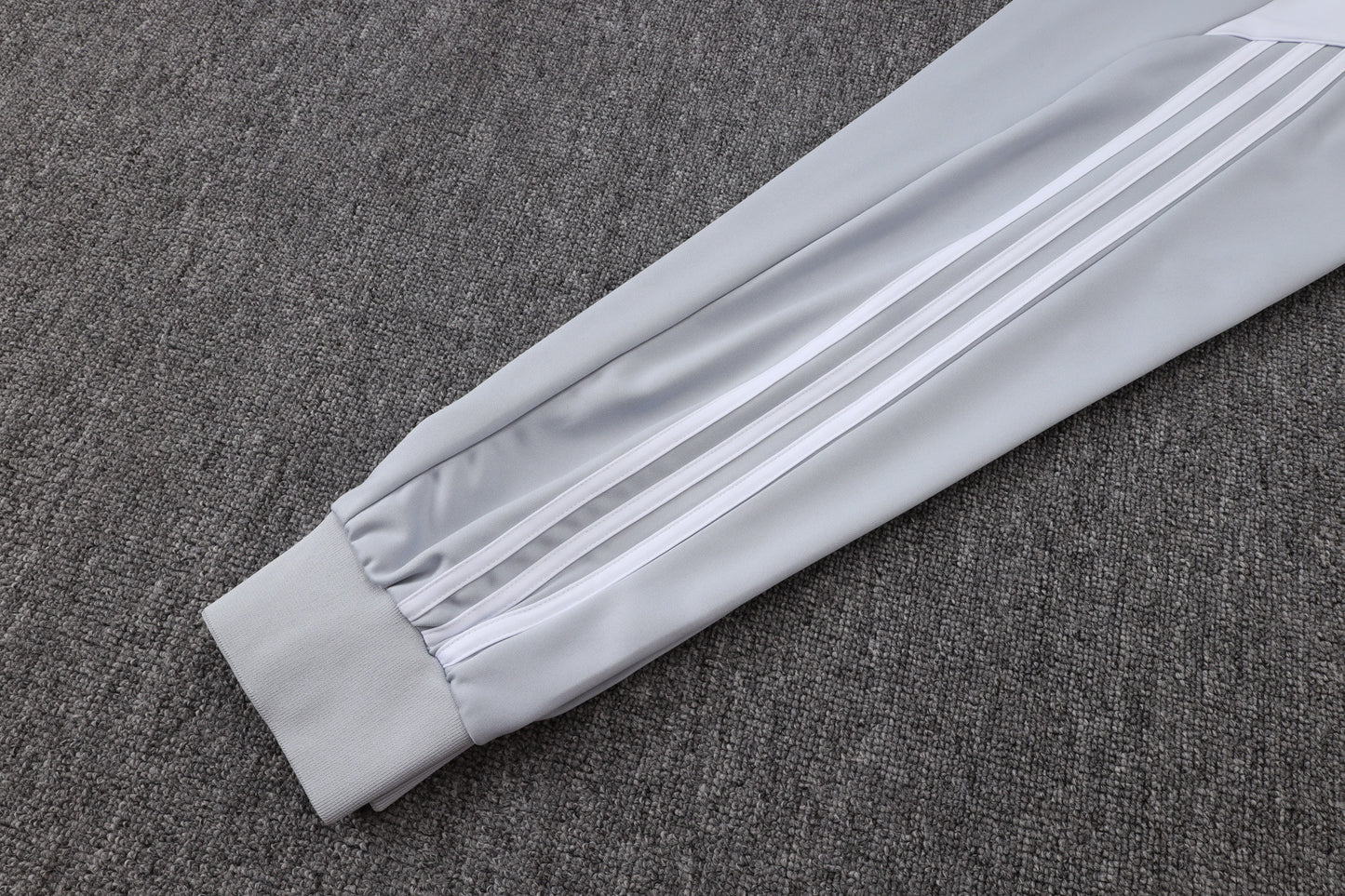 Chándal Real Madrid 2025/2026 – Blanco Perla Adidas