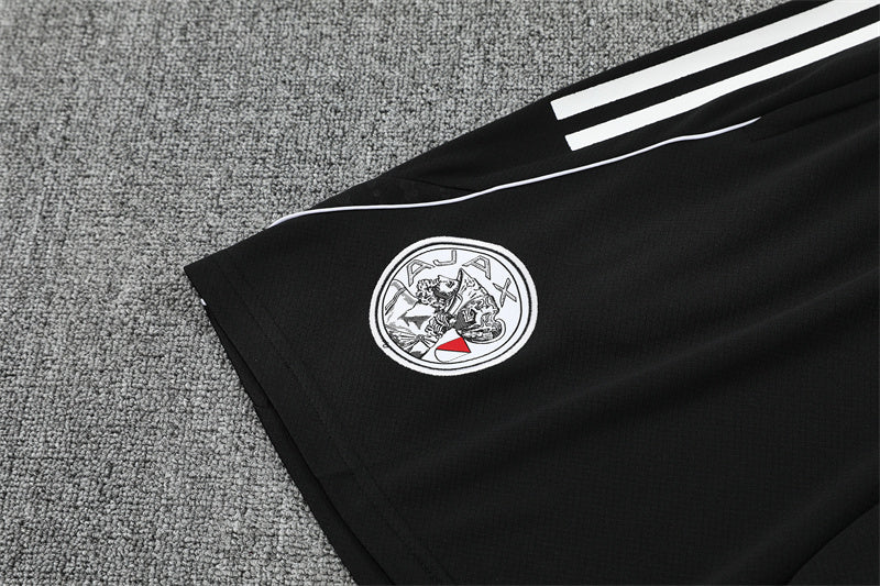 Ajax 25/26 – Blanco con detalles rojo y negro
