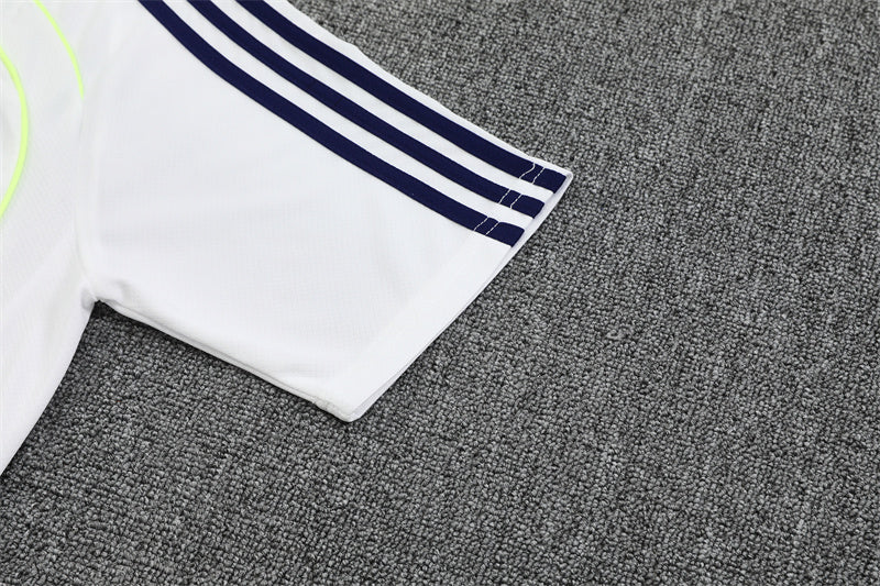 Real Madrid 25/26 – Blanco & Azul Marino