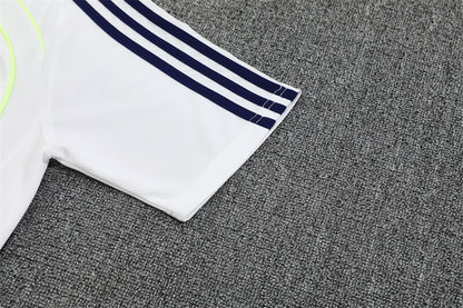 Real Madrid 25/26 – Blanco & Azul Marino