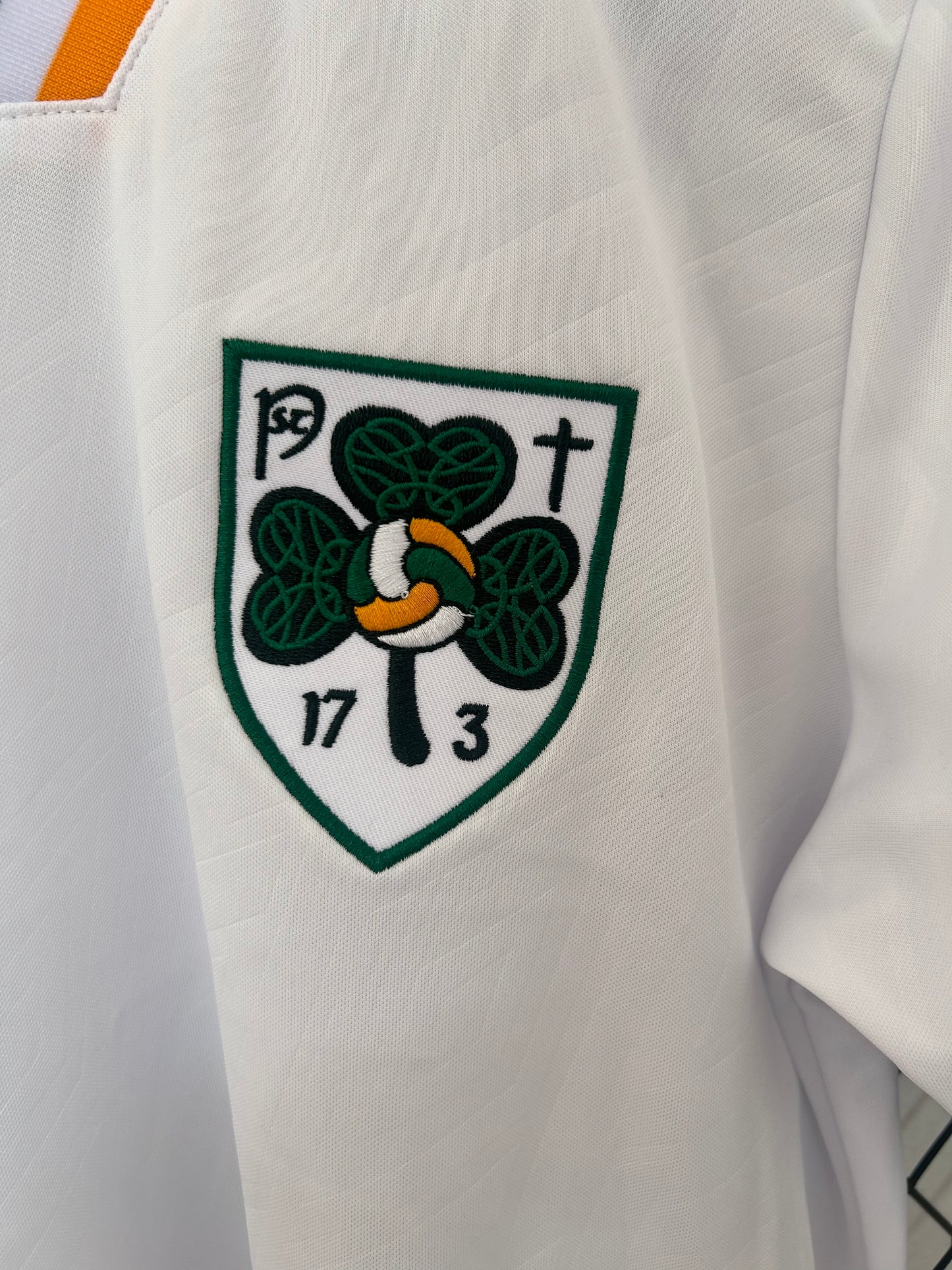 Camiseta Irlanda Retro 1990 – Blanca Clásica