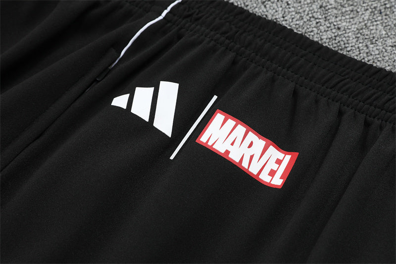 Chándal Real Madrid x Marvel Temporada 2025/2026 – Edición Especial Blanco y Negro