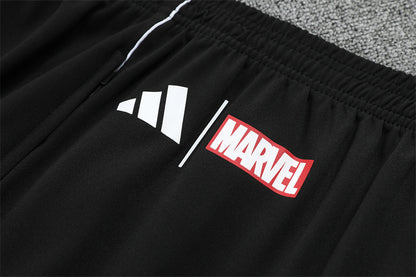 Chándal Real Madrid x Marvel Temporada 2025/2026 – Edición Especial Blanco y Negro