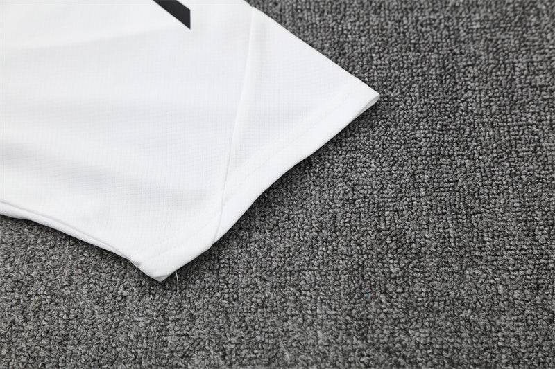 Set Oficial Inter Miami Visitante 25/26 – Elegancia Minimalista en Blanco y Negro