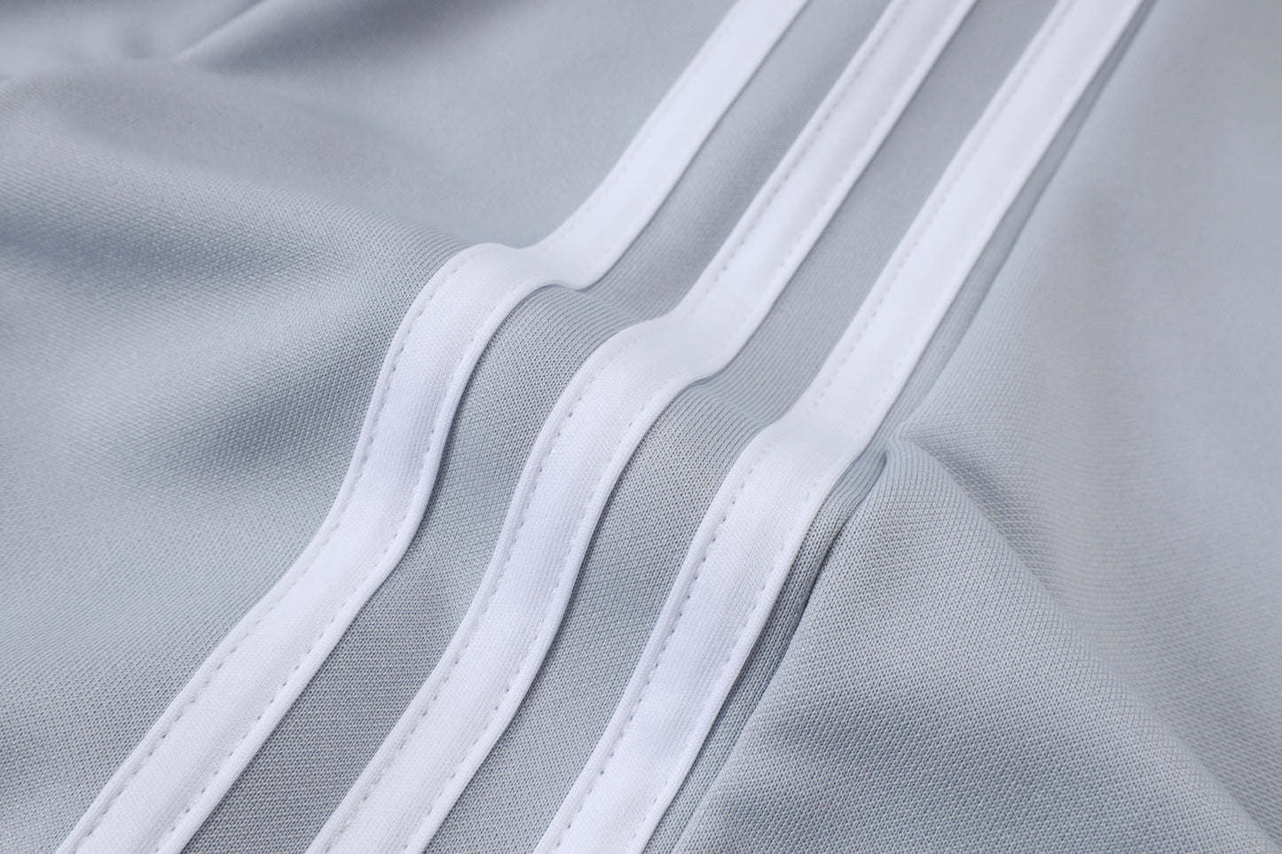 Chándal Real Madrid 2025/2026 – Blanco Perla Adidas