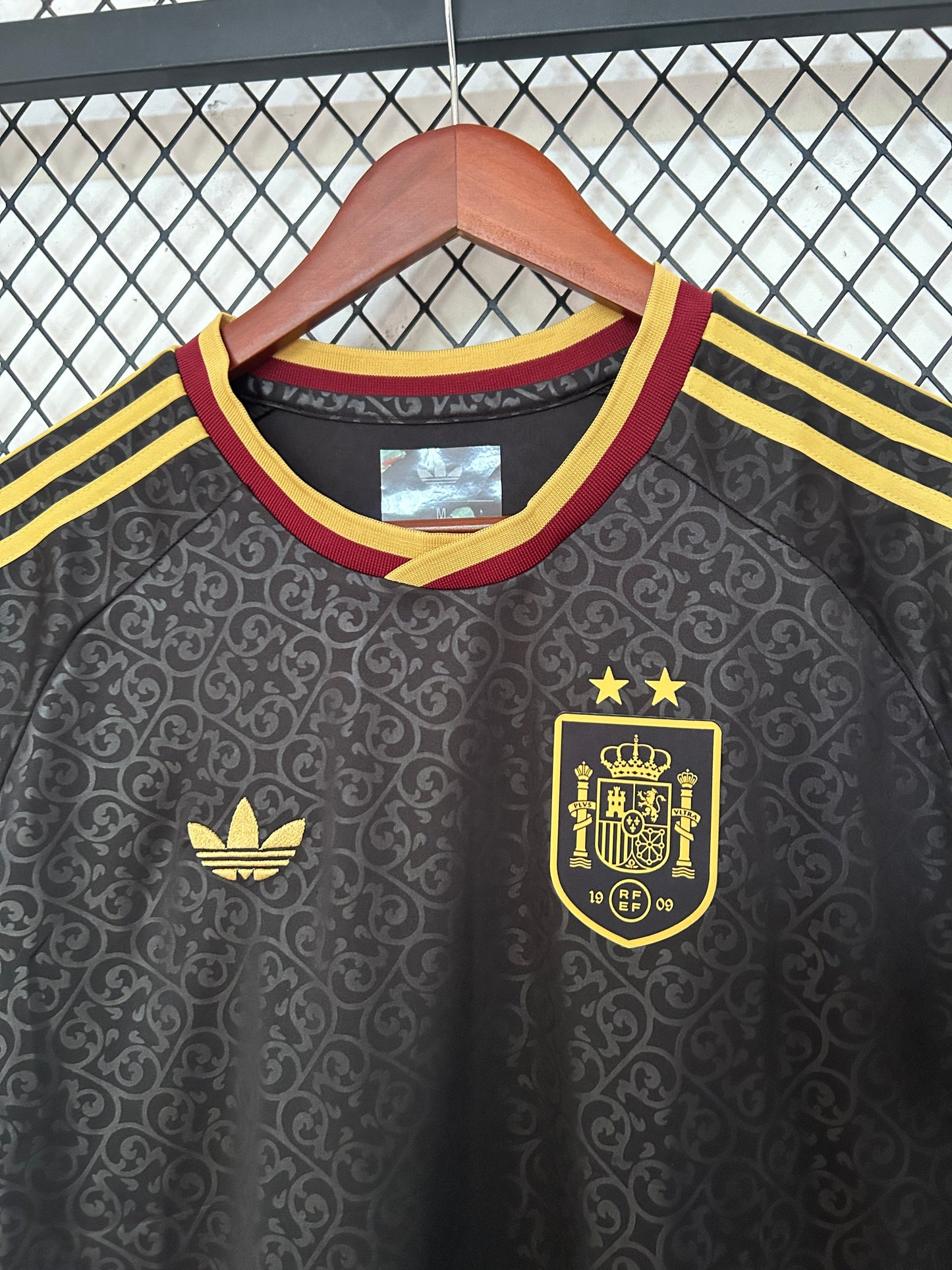 Camiseta España Edición Especial 26/27 – Negra y Dorada