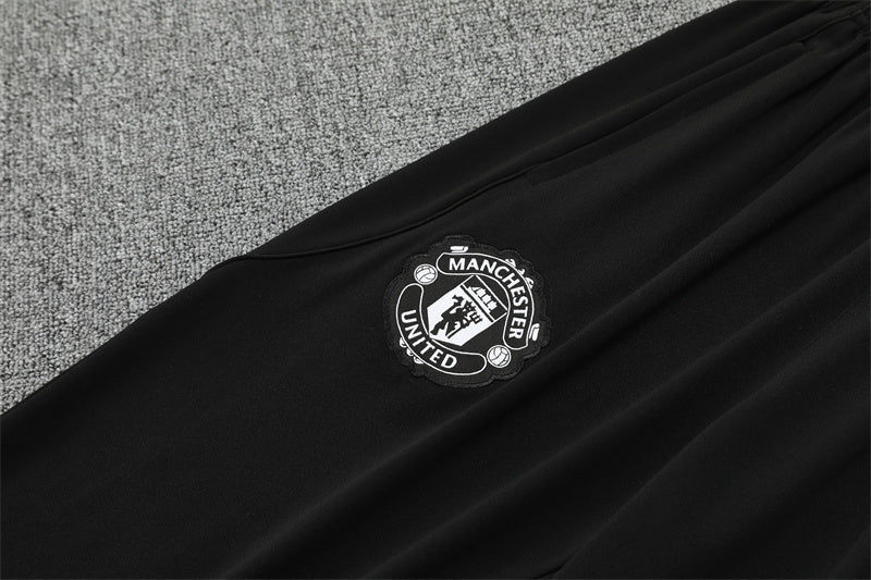 MANCHESTER UNITED – KIT DE ENTRENAMIENTO 2025/26